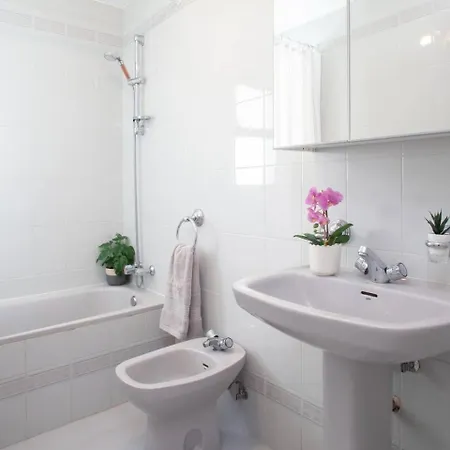 Delightful With Picturesque Views 公寓 米哈斯
