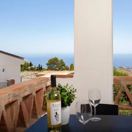 Апартаменты Delightful With Picturesque Views